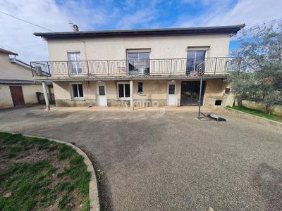 Maison - 212 m² - 9 pièces