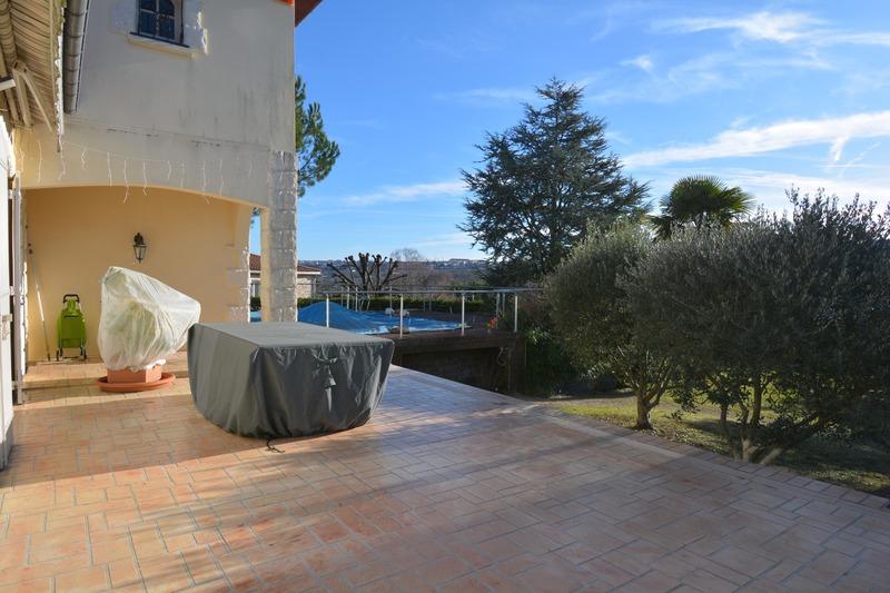 Maison - 229 m² - 8 pièces