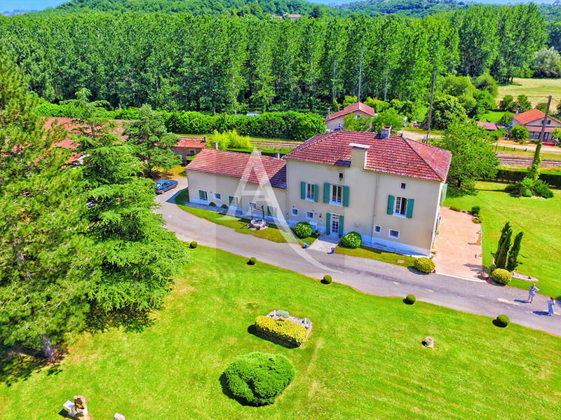 Maison - 263 m² - 12 pièces