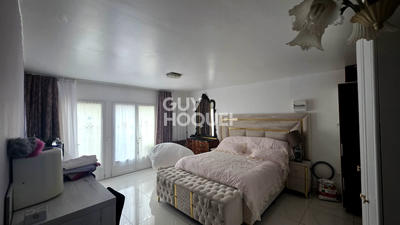 Maison - 275 m² - 12 pièces