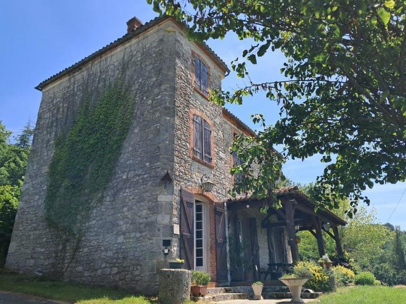 Propriété - 201 m² - 8 pièces