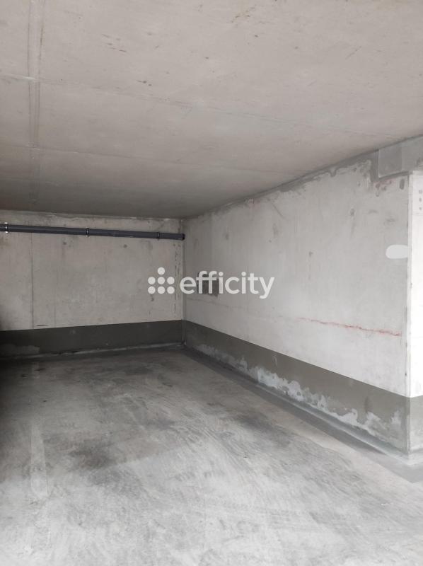 Parking / Garage - 11 m²