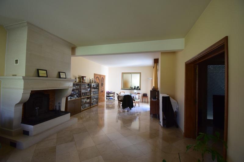 Propriété - 240 m² - 6 pièces