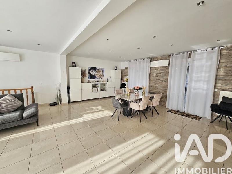 Maison - 210 m² - 10 pièces