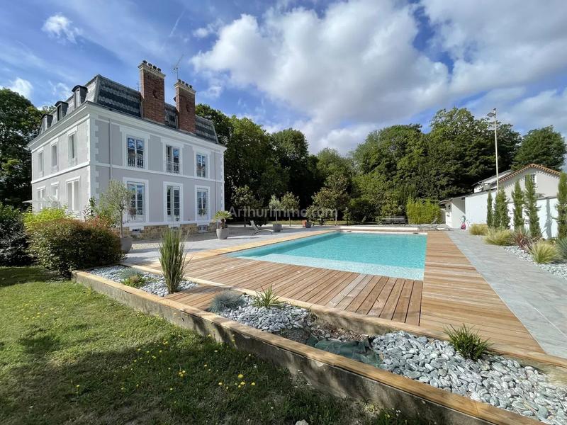 Maison - 350 m² - 12 pièces