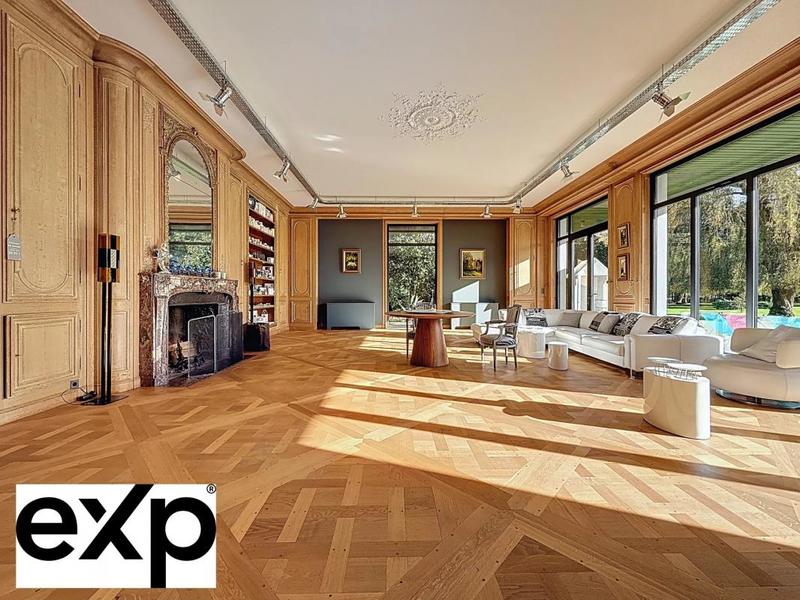 Propriété - 1 032 m² - 18 pièces