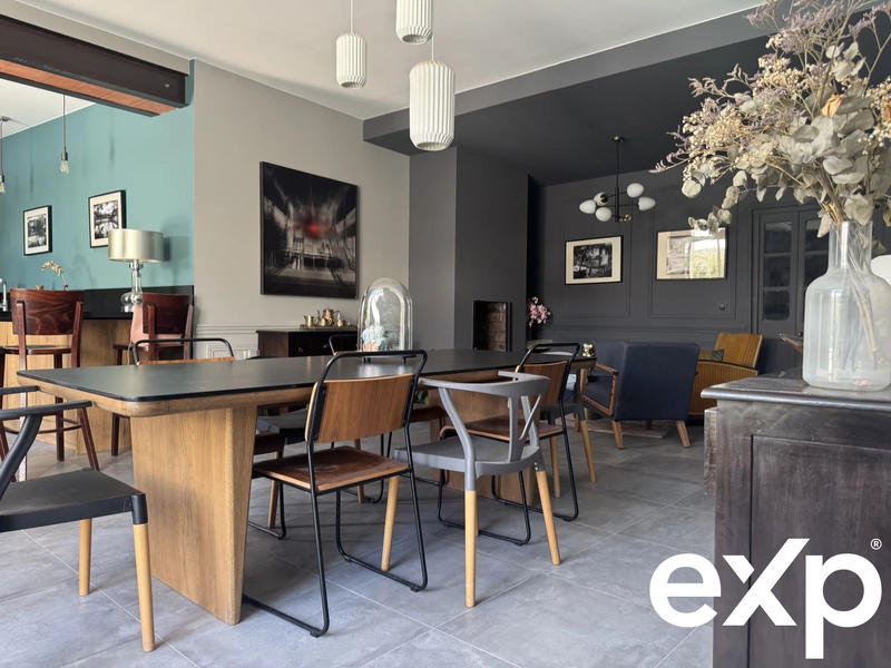 Maison traditionnelle - 400 m² - 12 pièces