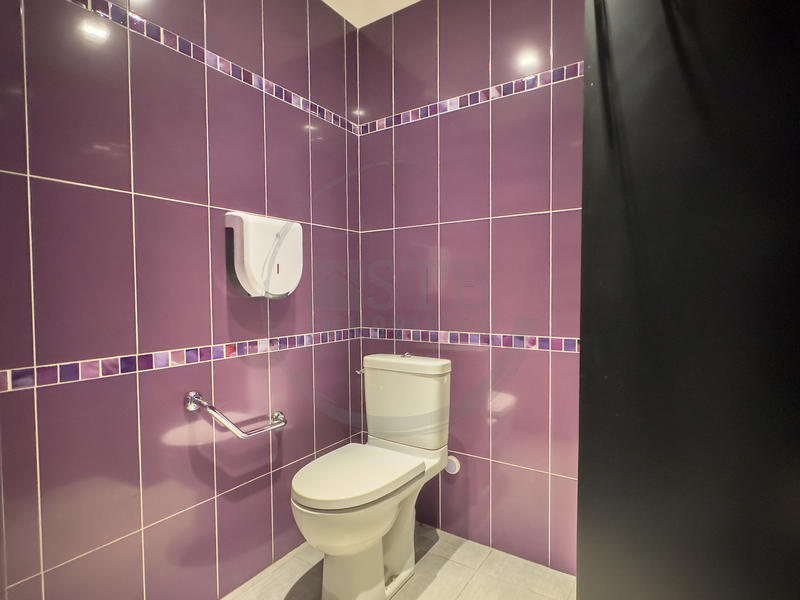 Local commercial - 215 m²