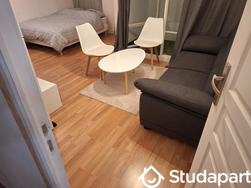 Chambre - 10 m² - 1 pièce