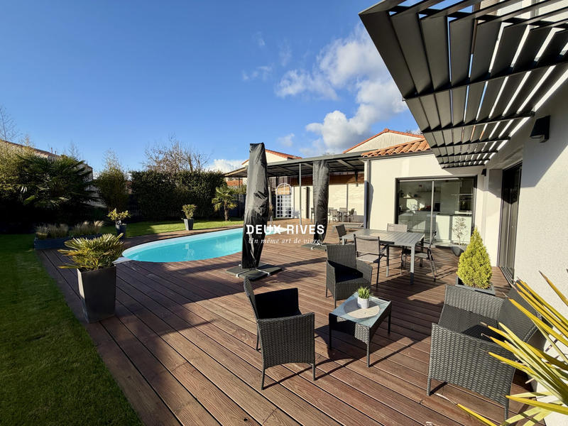 Maison contemporaine - 163 m² - 7 pièces