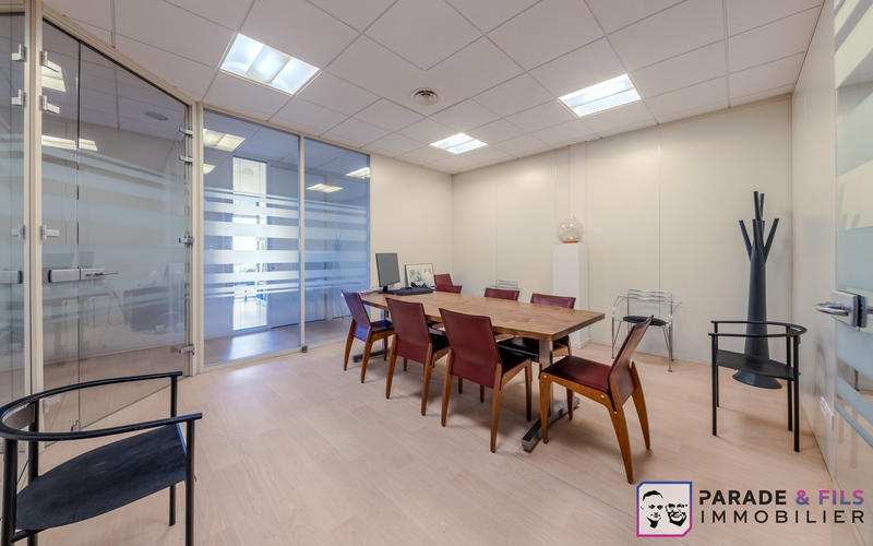 Bureau - 476 m² - 17 pièces