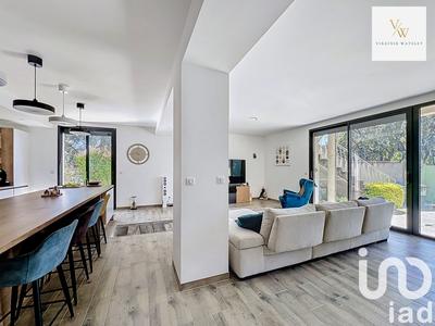 Maison - 222 m² - 7 pièces