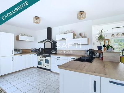 Maison - 255 m² - 9 pièces