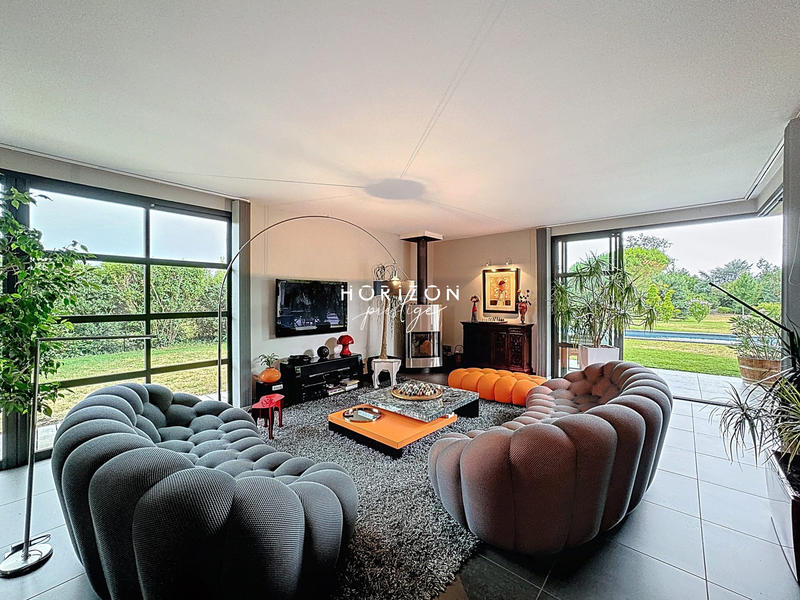 Maison contemporaine - 247 m² - 8 pièces