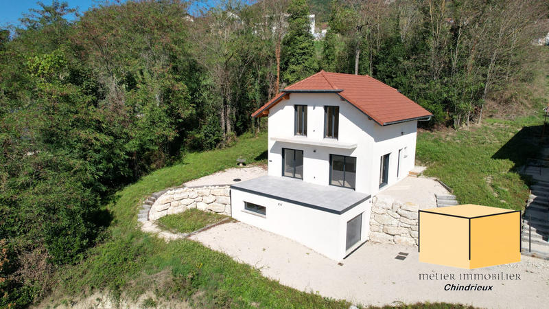 Maison - 95 m² - 5 pièces