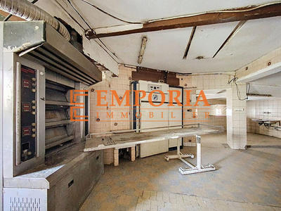 Local commercial - 121 m² - 4 pièces