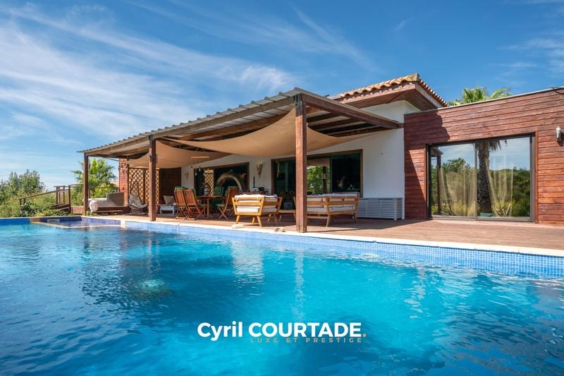 Maison - 222 m² - 7 pièces