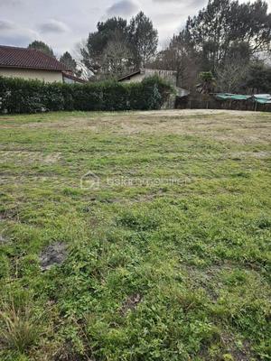 Terrain constructible - 619 m²