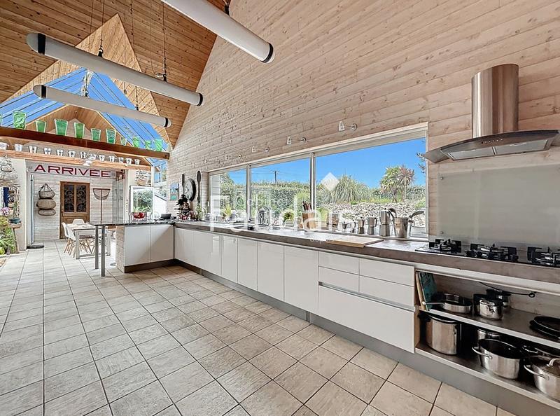 Maison - 277 m² - 8 pièces