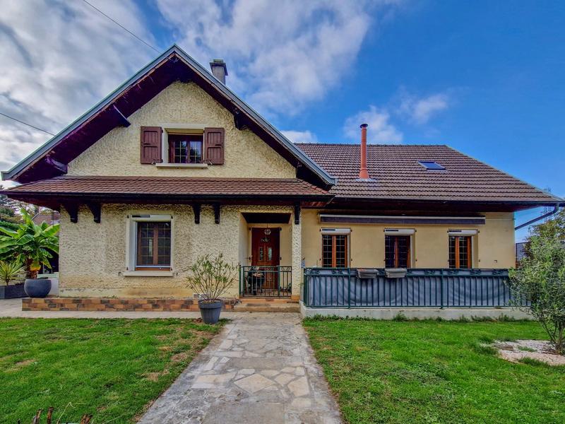 Maison - 194 m² - 8 pièces