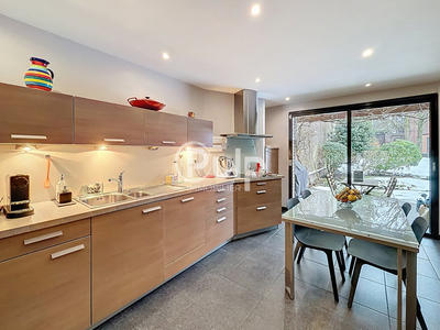 Maison - 200 m² - 6 pièces