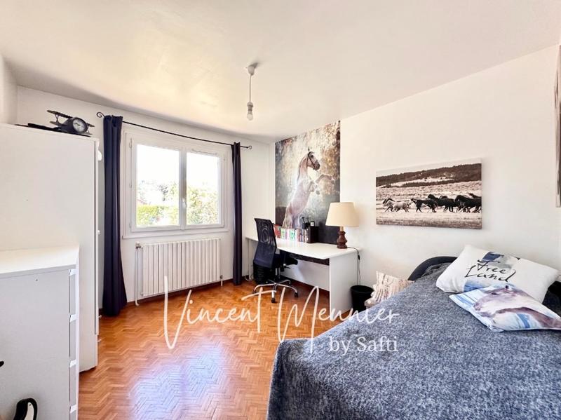 Maison - 216 m² - 9 pièces
