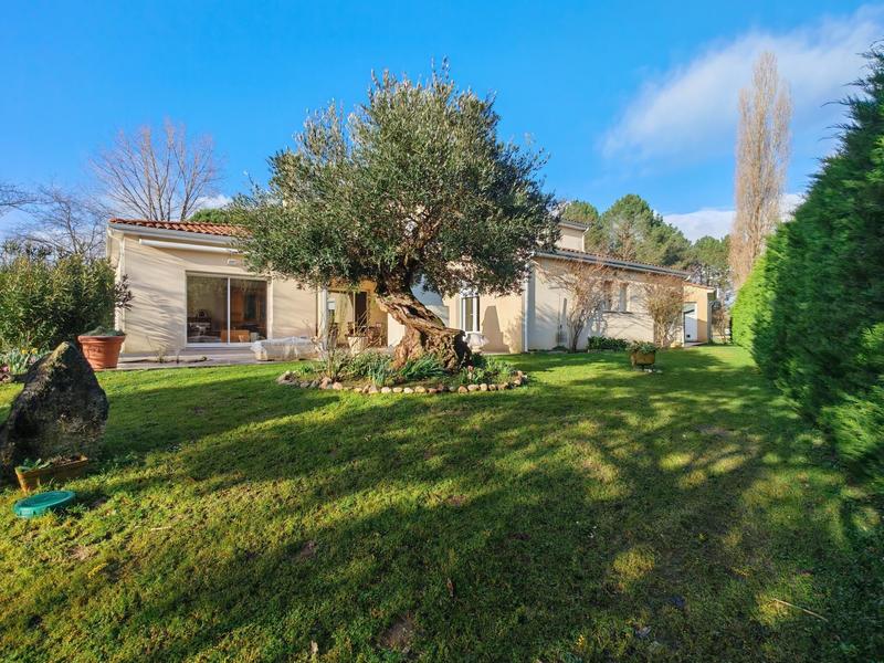 Maison - 225 m² - 5 pièces