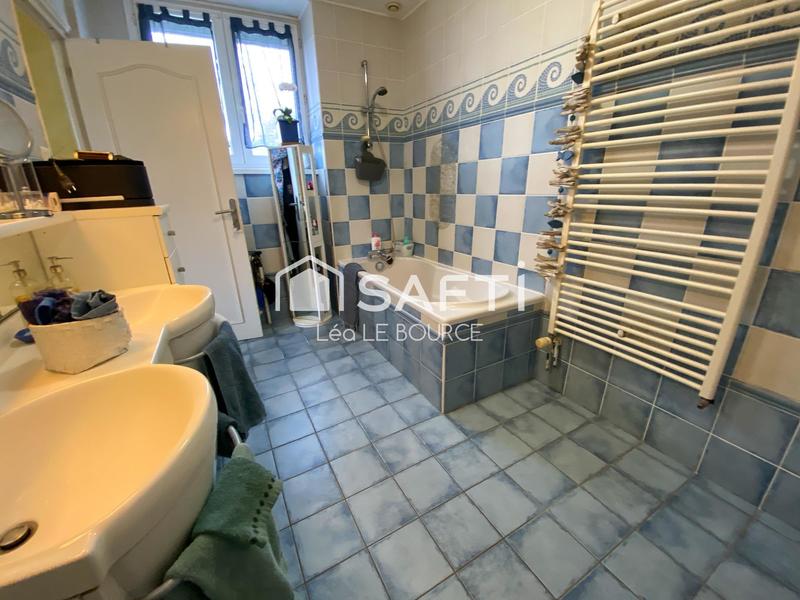 Maison - 223 m² - 8 pièces