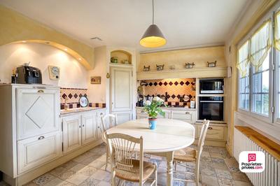 Maison - 231 m² - 8 pièces