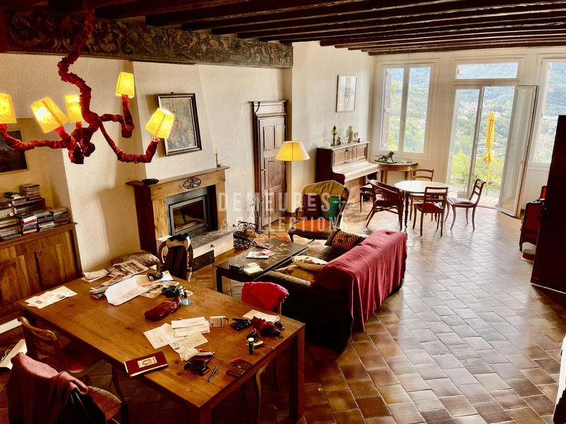 Château - 210 m² - 9 pièces