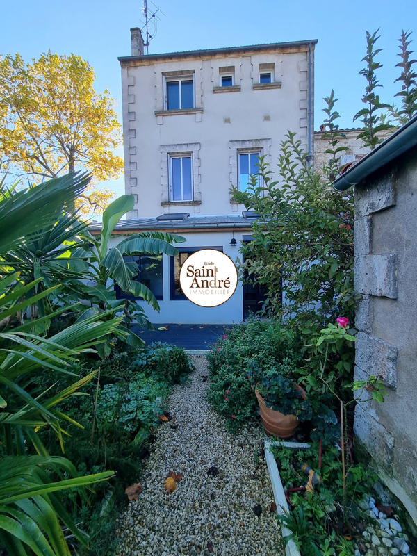 Maison - 165 m² - 8 pièces