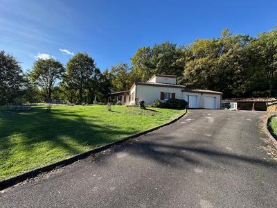 Maison - 160 m² - 4 pièces