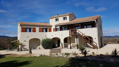 Maison - 235 m² - 10 pièces