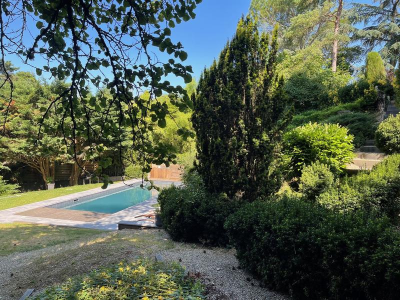 Maison - 250 m² - 7 pièces