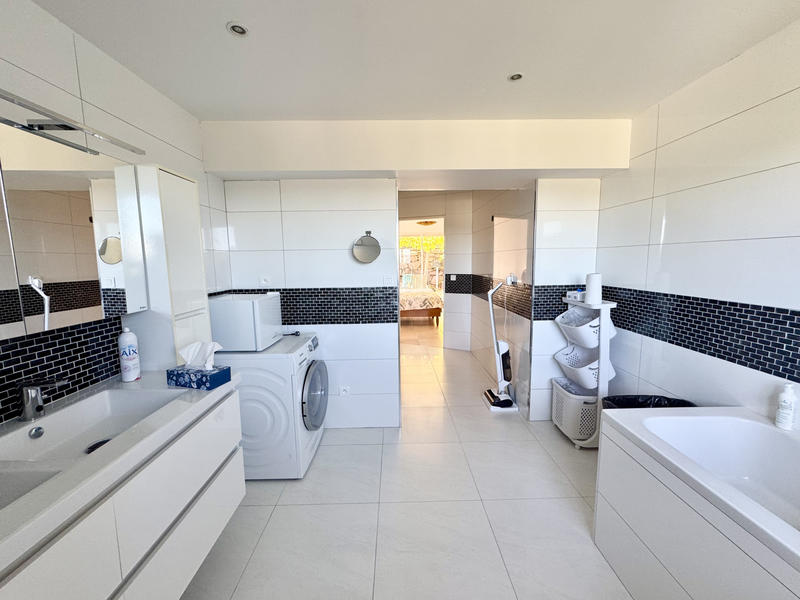 Villa - 240 m² - 8 pièces