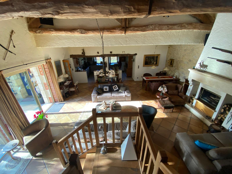 Maison - 232 m² - 7 pièces