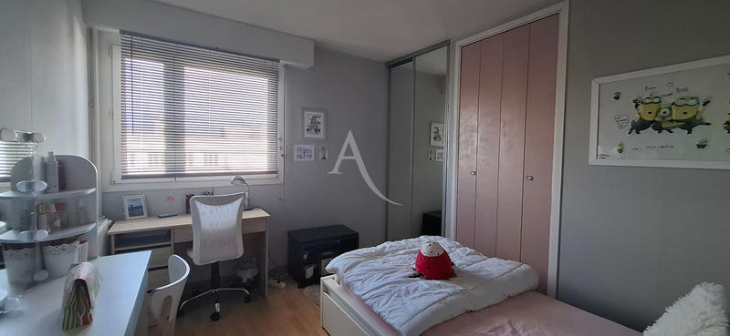 Appartement - 100 m² - 5 pièces
