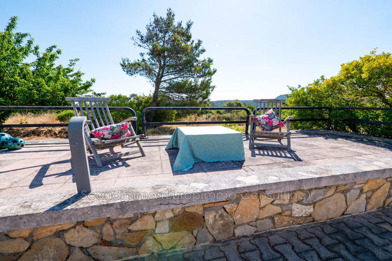 Maison - 234 m² - 9 pièces