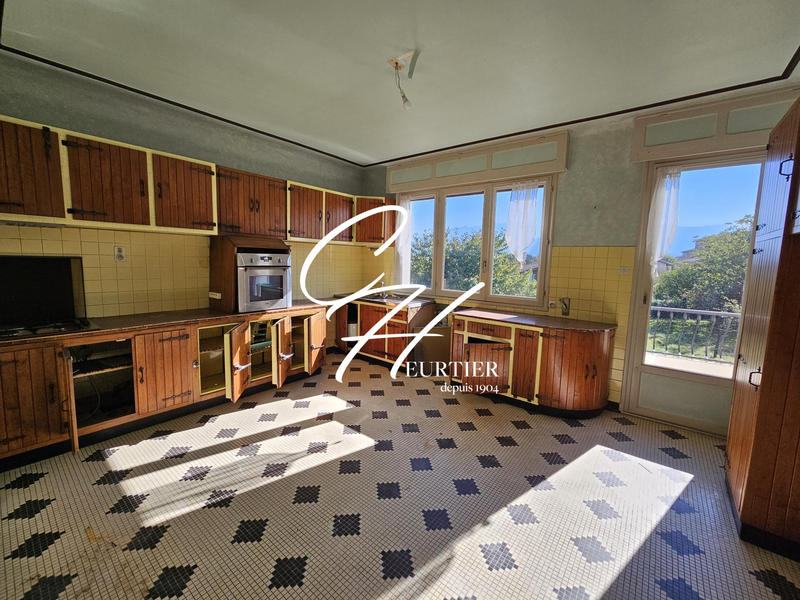 Maison traditionnelle - 187 m² - 6 pièces