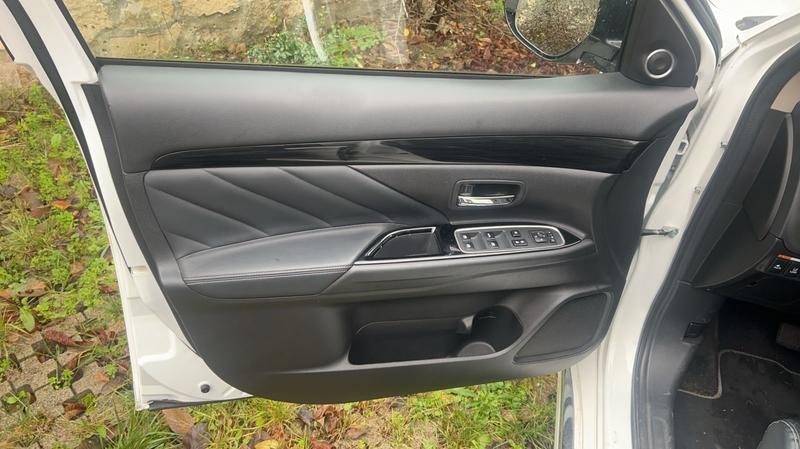 Mitsubishi Outlander III 2.0i Mvec 163 Plug in Hybrid 4wd Bva Intense Style - Automatique Toit ouvrant