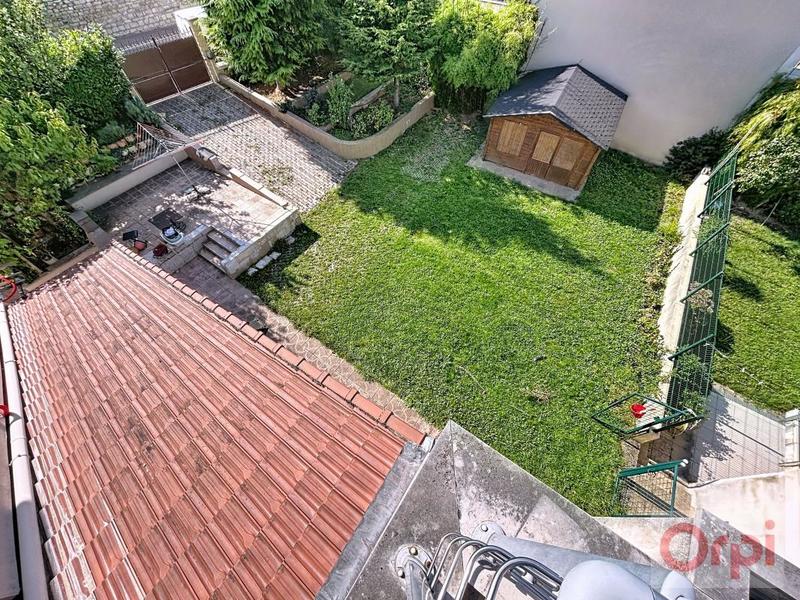 Demeure - 203 m² - 9 pièces