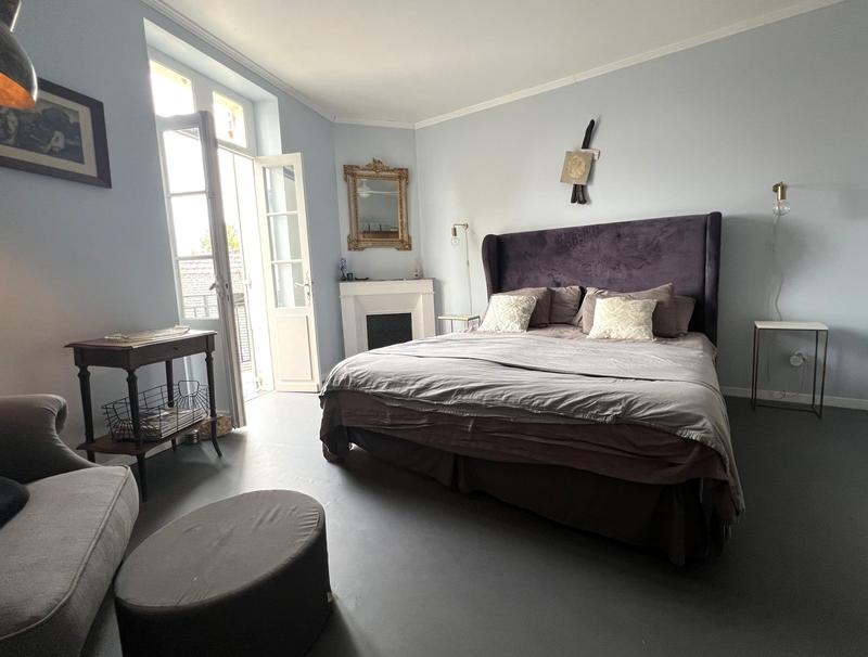 Maison traditionnelle - 250 m² - 8 pièces