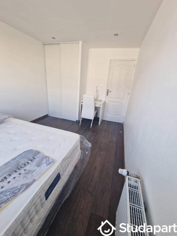 Chambre - 13 m² - 1 pièce