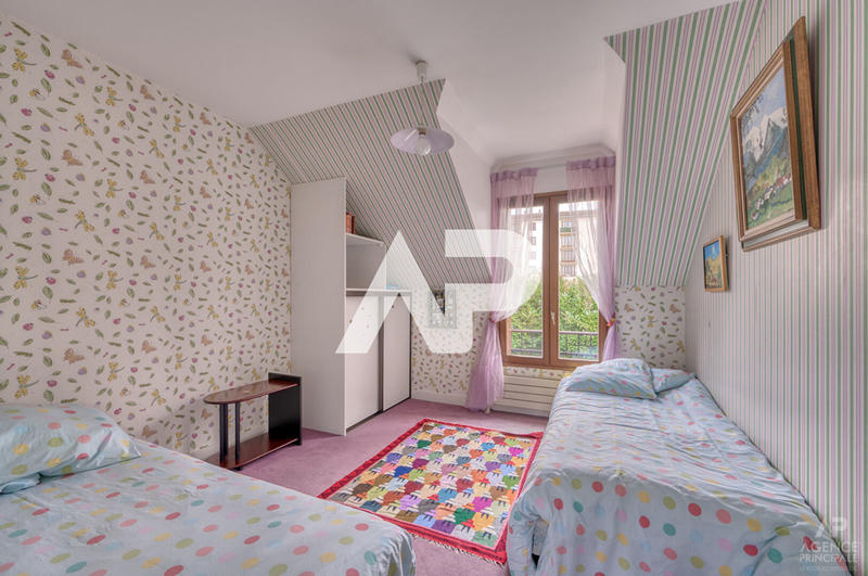 Maison - 171 m² - 7 pièces