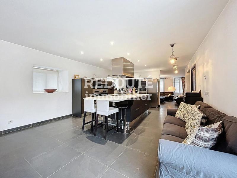 Maison - 236 m² - 8 pièces