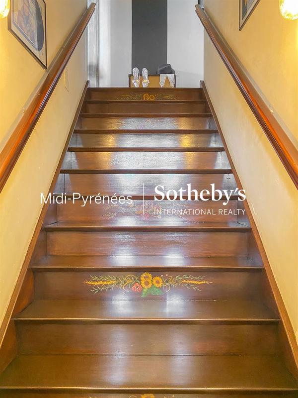 Maison - 387 m² - 11 pièces