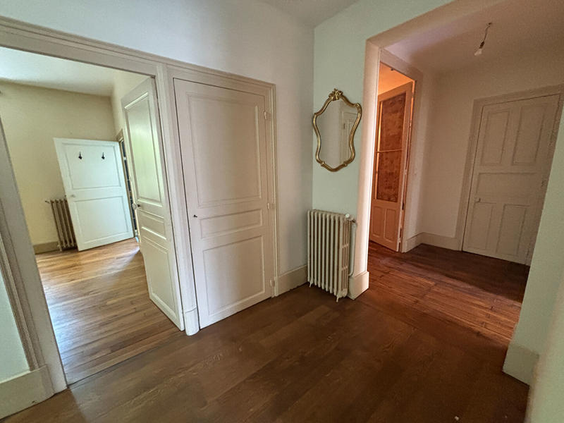 Maison - 220 m² - 8 pièces