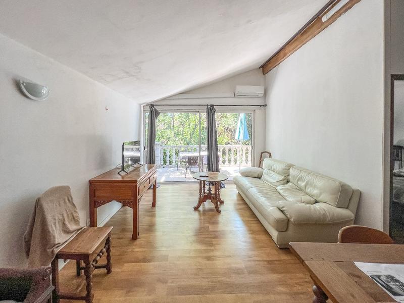 Maison - 2 000 m² - 24 pièces