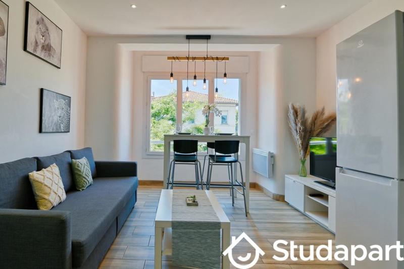 Chambre - 9 m² - 1 pièce