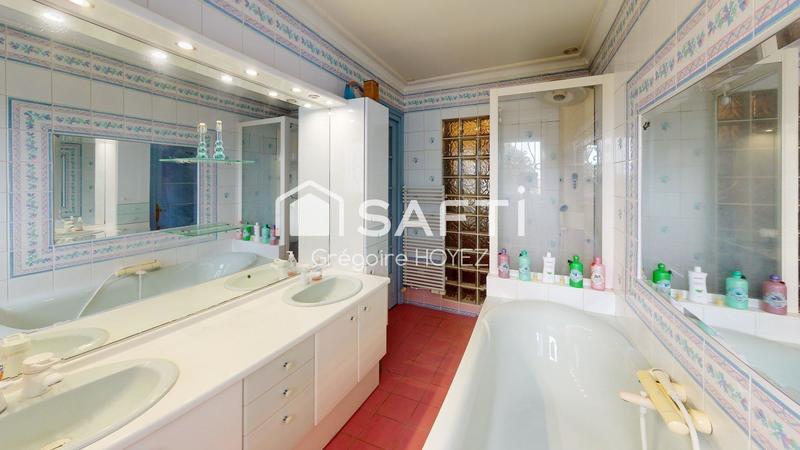 Maison - 236 m² - 9 pièces